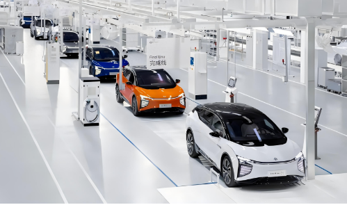 數(shù)據(jù)勾勒國產(chǎn)汽車“汽”勢如虹發(fā)展軌跡 “國貨之光”凝聚旺盛人氣