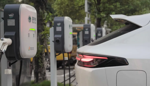 車網(wǎng)互動試點(diǎn)公布 新能源汽車變身城市“充電寶”