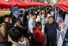 “千校萬崗”山西高校專場招聘會舉辦 5000余名求職者參加