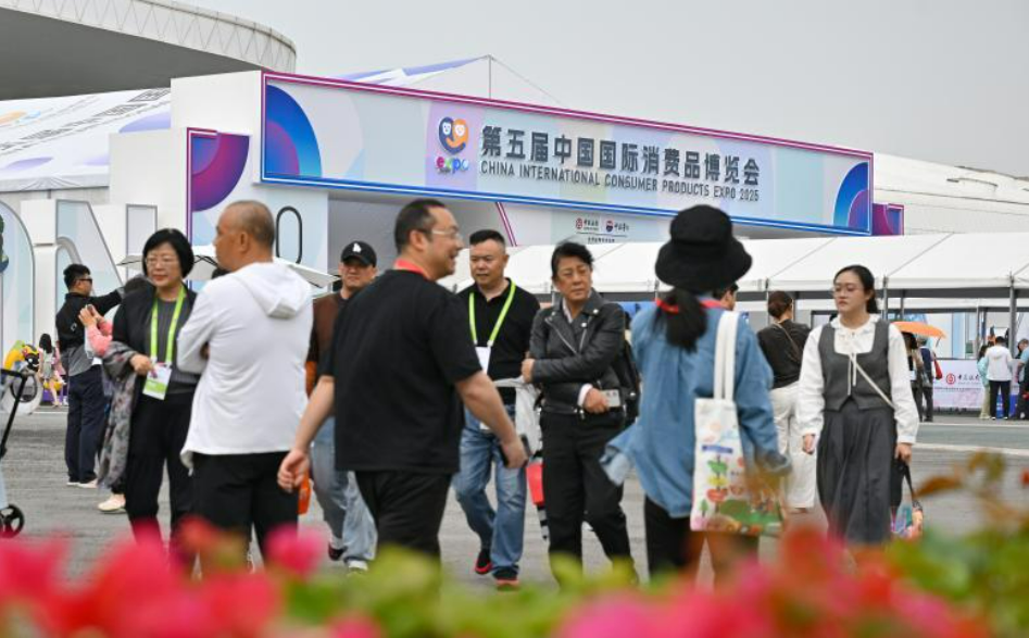 2025年消博會(huì)現(xiàn)場(chǎng)直擊：多國(guó)企業(yè)共同開啟買買買賣賣賣模式