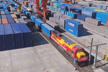 重慶首趟圖定中亞班列正式開通運(yùn)行