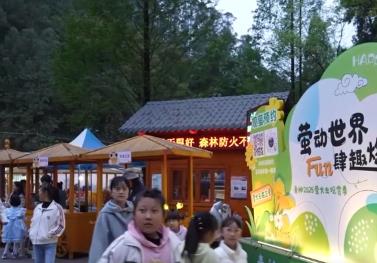 恐龍IP、“螢火蟲+”……各地“花式攬客”點(diǎn)燃消費(fèi)熱情