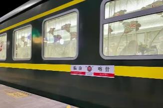 山西今年首開(kāi)入疆“銀發(fā)旅游列車”