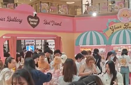 “五一”假期臨近消費(fèi)市場呈現(xiàn)紅火態(tài)勢 多樣場景+“頂流”產(chǎn)品引客來