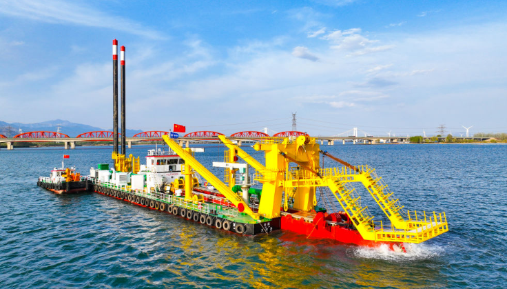 世界最大全電驅(qū)環(huán)保絞吸船“浚瀾”船首次投用