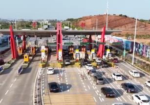 透過數(shù)據(jù)看“五一”假期出行“熱度”全國公路“車流”呈現(xiàn)三大特點(diǎn)