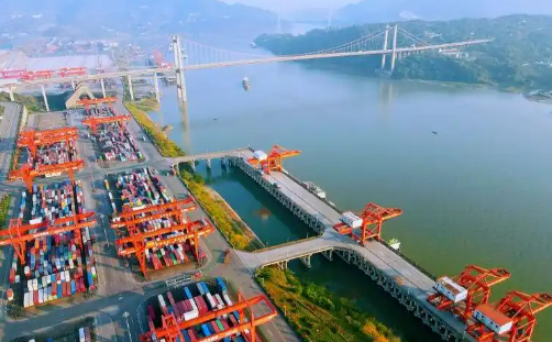 重慶推進(jìn)“一城一港”市屬?lài)?guó)企港口資源整合 構(gòu)建現(xiàn)代化集疏運(yùn)體系
