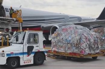 “數(shù)”讀物流“快跑”消費(fèi)“火熱” 中國經(jīng)濟(jì)穩(wěn)步向前引擎足