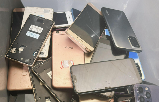 “國(guó)家隊(duì)”入場(chǎng) 掘“金”廢舊手機(jī)“沉睡寶藏”