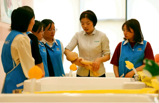 怎么培訓(xùn)、誰能參加、有補貼嗎？——聚焦6部門家政培訓(xùn)行動