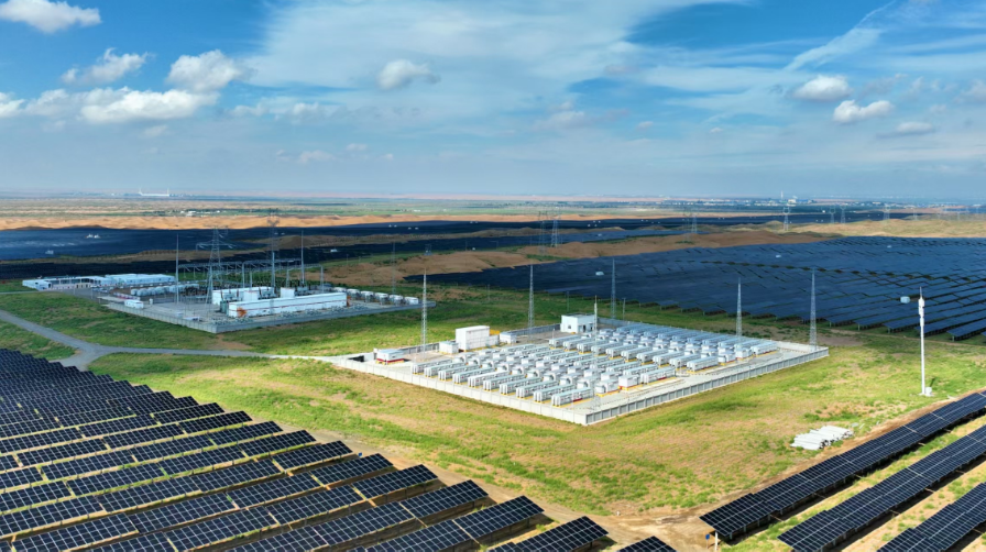 國家能源集團(tuán)高質(zhì)量推進(jìn)“沙戈荒”新能源基地建設(shè) 為能源轉(zhuǎn)型注入綠色引擎