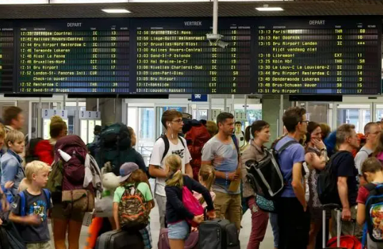 航線“狂飆” 全球游客解鎖中國(guó)新玩法