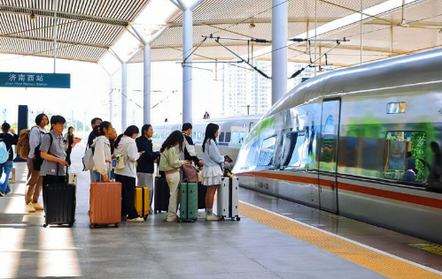 14.6億人次 1至4月全國鐵路旅客發(fā)送量創(chuàng)新高