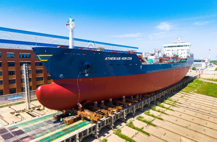 一船下水一船上船臺(tái) 中船集團(tuán)武昌造船同日完成兩大節(jié)點(diǎn)