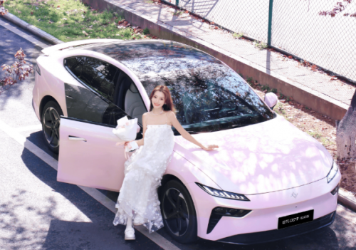 15萬電動轎跑怎么選？東風(fēng)奕派eπ007：年輕人的“潮流座駕”首選！