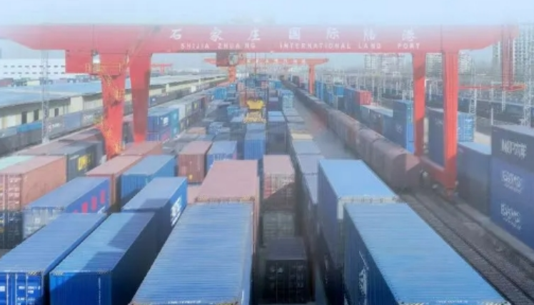 1至4月國家鐵路發(fā)送貨物12.99億噸 日均裝車18萬車