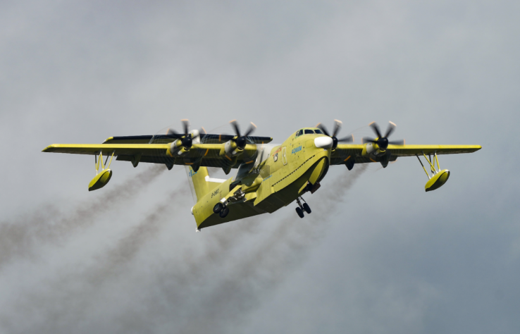 AG600“鯤龍”批生產(chǎn)首架機(jī)完成生產(chǎn)試飛