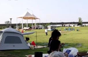 “露營經(jīng)濟(jì)”點(diǎn)亮城市活力 戶外休閑消費(fèi)迎來新熱潮