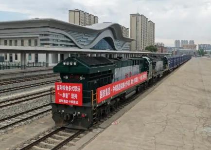 有效降低糧食物流成本 全國(guó)首列糧食多式聯(lián)運(yùn)“一單制”班列開行