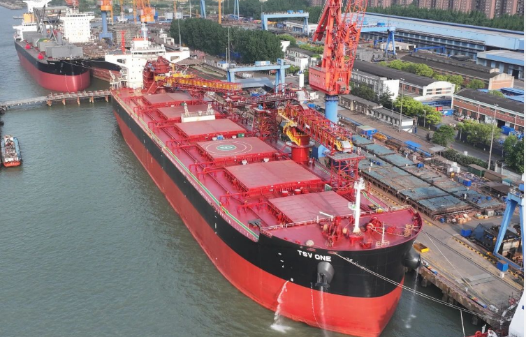 中船澄西成功交付全球最大重力式自卸船“曼哈迪”號