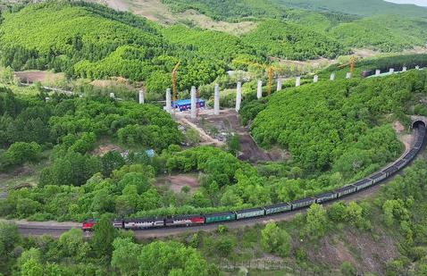 中歐班列“東通道”新建綏芬河隧道正式貫通