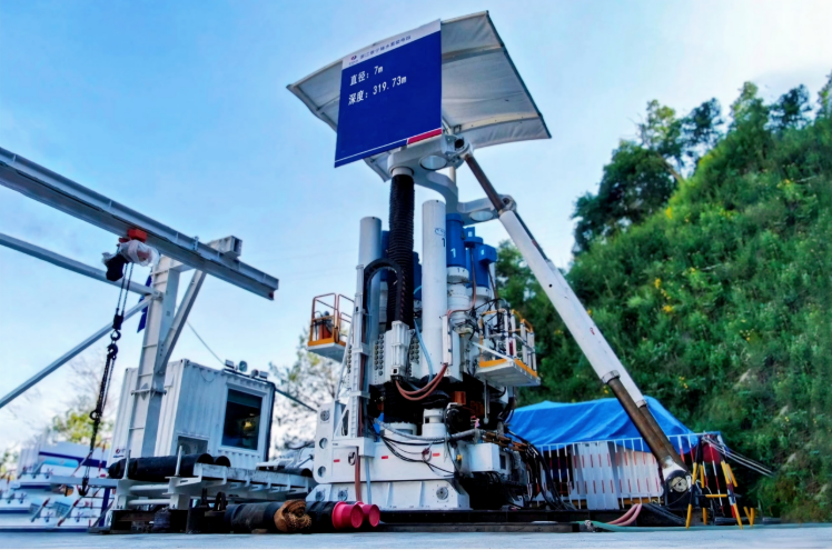 國內(nèi)首臺7米超大直徑反井鉆機正式啟用