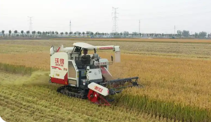 田野里的“硬把式”！“三夏”時(shí)節(jié)看農(nóng)機(jī)之變