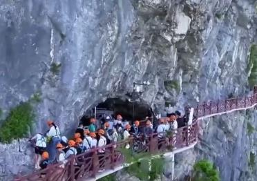 古老習俗“活”起來、“避暑+探險”“火”起來 暑期文旅熱力全開