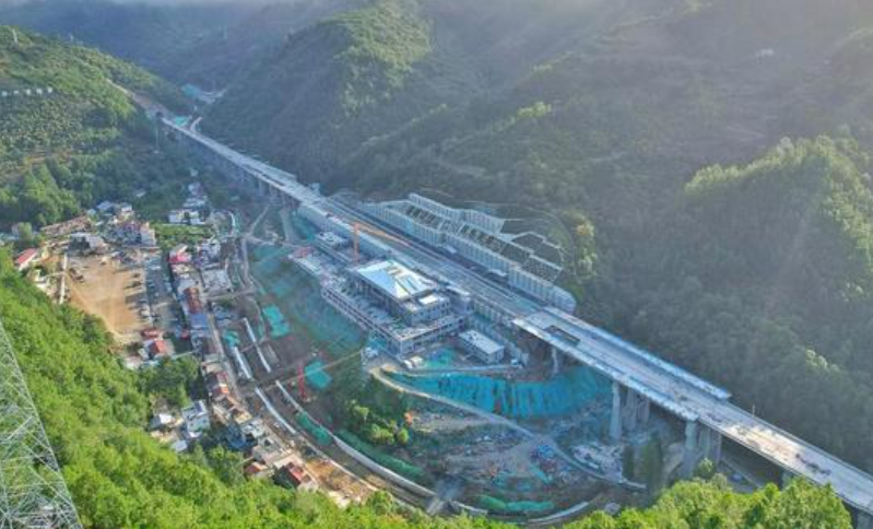 陜西創(chuàng)新引擎驅(qū)動(dòng)高鐵建設(shè)提質(zhì)增速