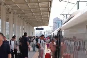 新列車運(yùn)行圖勾勒出一條條旅游新通道 “高鐵+文旅”掀消費(fèi)熱潮