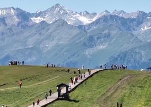 暑期來(lái)臨 新疆旅游市場(chǎng)熱度持續(xù)攀升