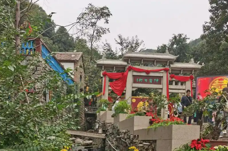 古村煥發(fā)蓬勃新活力 特色鄉(xiāng)村游成為經(jīng)濟振興“新引擎”