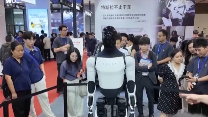 穩(wěn)居全球第一梯隊(duì) 中國(guó)人形機(jī)器人產(chǎn)業(yè)發(fā)展“百花齊放”