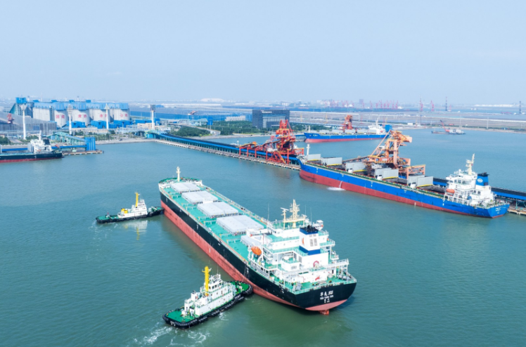 全國(guó)最大煤炭下水港煤炭進(jìn)出港量破億噸