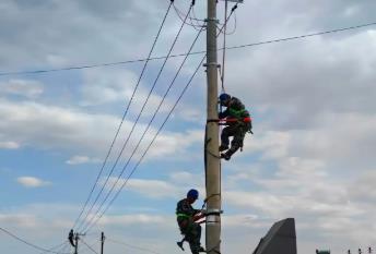 內(nèi)蒙古：線桿治理進(jìn)行時(shí)，亮出美麗鄉(xiāng)村天際線