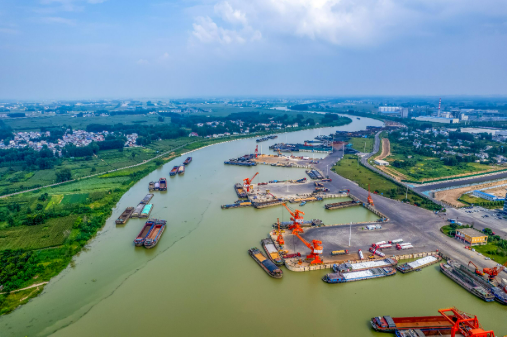 體系不斷完善、能級持續(xù)提升、綠色智慧轉(zhuǎn)型加快——國新辦發(fā)布會聚焦內(nèi)河航運高質(zhì)量發(fā)展