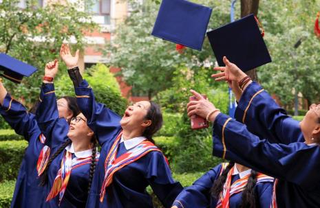 “銀齡”學(xué)員迎來畢業(yè)季