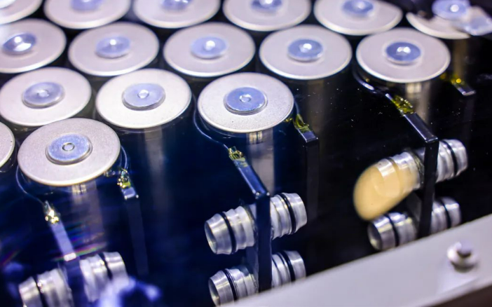 大圓柱電池應(yīng)用場(chǎng)景“上新”