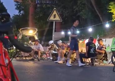 “夜騎”、夜食、夜購、夜游……“夜經(jīng)濟”激發(fā)內(nèi)需活力 澎湃城市發(fā)展新動能