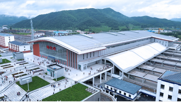 新舊“接力” 運力提升 沈白高鐵通化站開通運營
