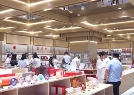 秒到賬、掃貨省一筆……入境游“磁吸力”攀升 境外游客惠享優(yōu)質(zhì)服務“買買買”