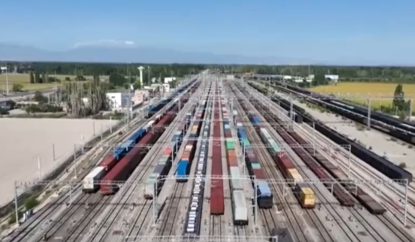 需求向好！消費、投資……“數(shù)”里行間看物流“跑”起來 消費“熱”起來