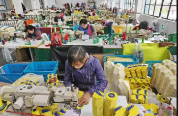 賽場之外出口忙，江蘇足球用品海外訂單持續(xù)增長