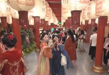 “影視+文旅”帶動“劇中同款”銷量增長 主題IP游成文旅消費新亮點