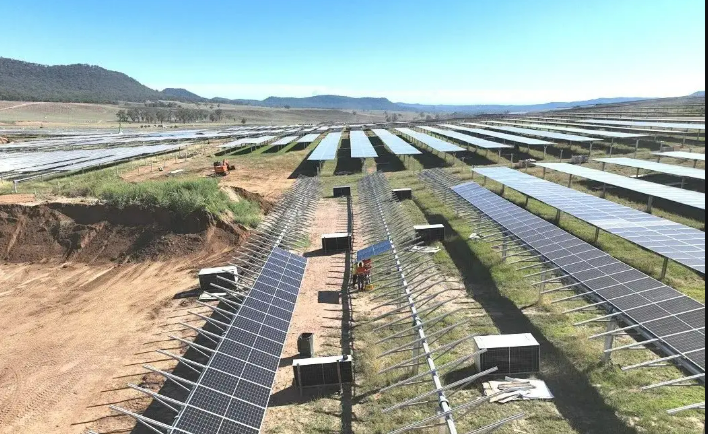 “電”亮澳洲 京能國際澳大利亞沃拉光伏項目全容量并網(wǎng)發(fā)電