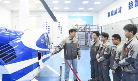 低空經(jīng)濟(jì)人才稀缺 亟需“六邊形戰(zhàn)士”