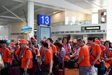 內(nèi)蒙古開行今年首趟消夏旅游專列