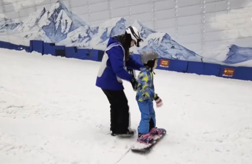 從“冬季爆款”到“四季常青” 科技點亮“反季玩冰雪”賦能夏日新消費