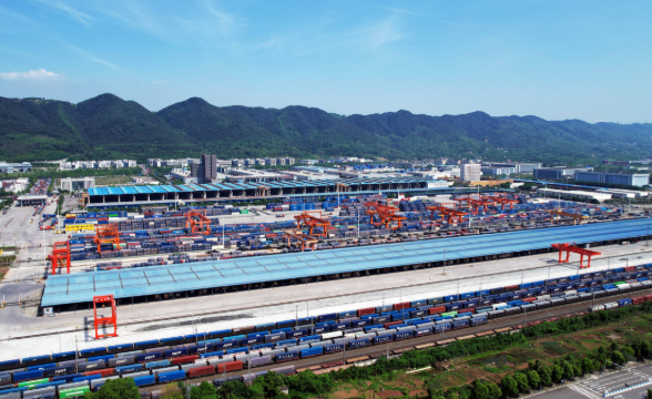 從“借船出?！钡健霸齑龊！?重慶為內(nèi)外貿(mào)一體化發(fā)展開(kāi)辟“新航道”