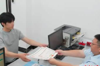 廣州發(fā)出全市首張個(gè)體工商戶“AI幫辦”營(yíng)業(yè)執(zhí)照